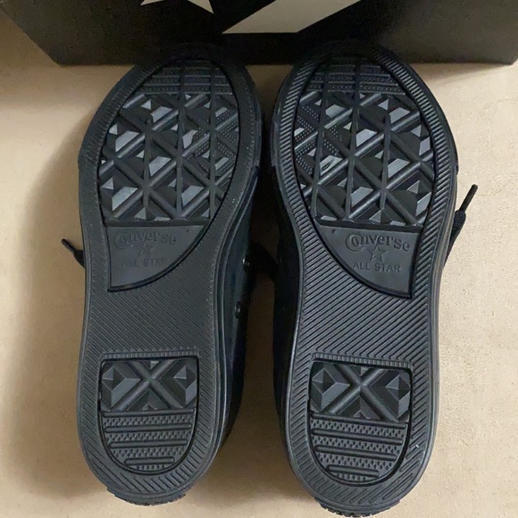 Brand New kids Converse - Picture 2 of 7